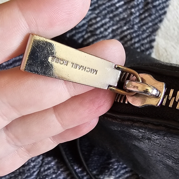 Michael Kors crossbody purse - Picture 2 of 7